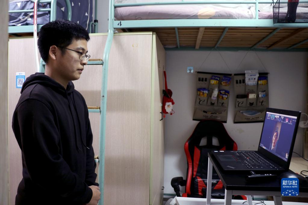 克服疫情影响 上海高校直播推介促就业