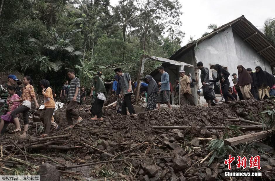 印尼爪哇島發生洪災與山體滑坡 致35人死