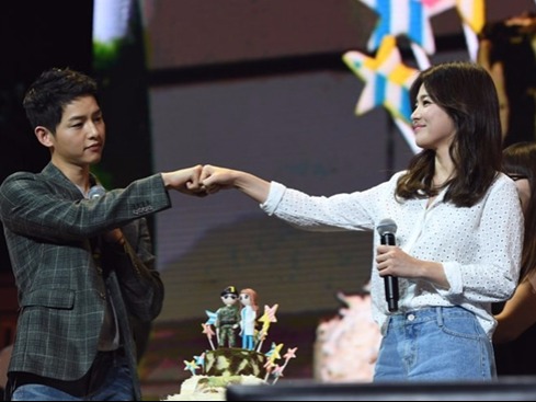 宋仲基粉丝见面会宋慧乔助阵 双宋CP再合体