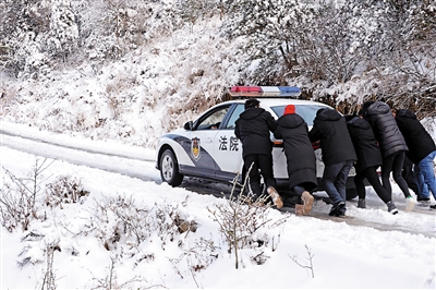 【重庆会客厅　图文】“雪地法官”