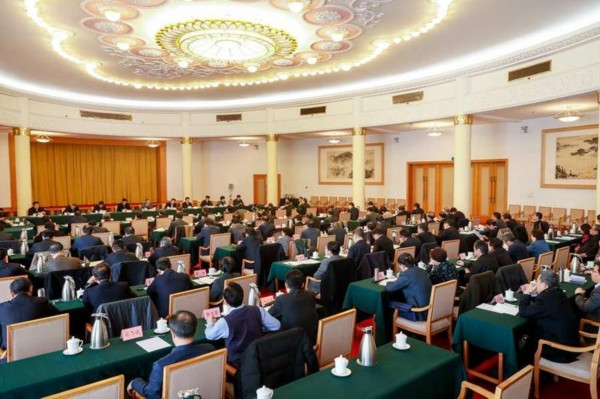 山东省委常委会举行扩大会议