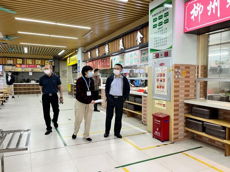 东莞市教育局副局长邓柏松一行莅临广州新华学院东莞校区检查疫情防控工作