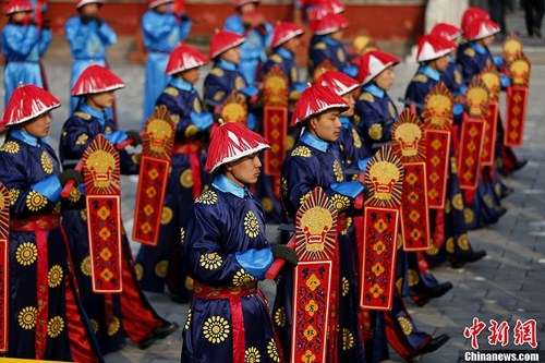 夏至到来：民间流行吃面 古代女子互赠折扇脂粉