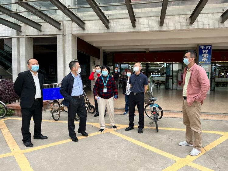 东莞市教育局副局长邓柏松一行莅临广州新华学院东莞校区检查疫情防控工作
