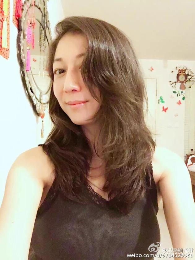 小龙女剪阴阳头个性 吴绮莉妩媚风情(图)