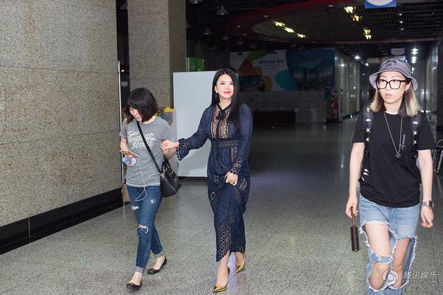 李湘郭晶晶同台气场爆棚 有说有笑气氛融洽_娱乐_腾讯网