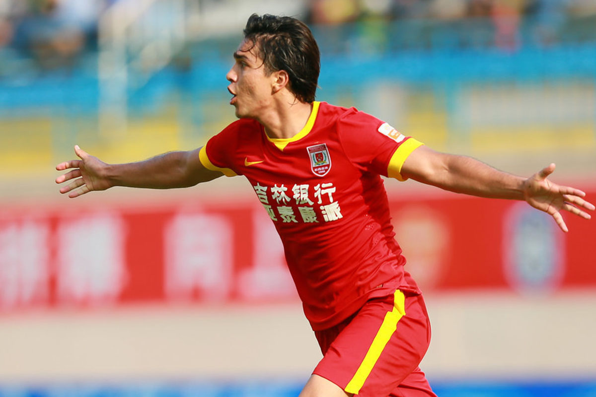 本赛季已经打进6粒进球的莫雷罗无疑是亚泰的"大腿",不过表现抢眼的他