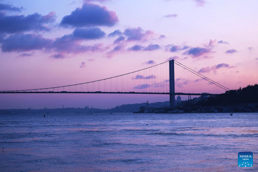Sunset view in Istanbul, Turkey_fororder_103