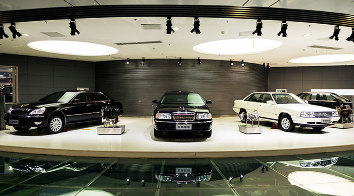 02【吉林】【原创】【中国城市榜微博】“特色产业看中国——探访长春汽车产业”采访团走进中国一汽红旗文化展馆 看红旗汽车历史