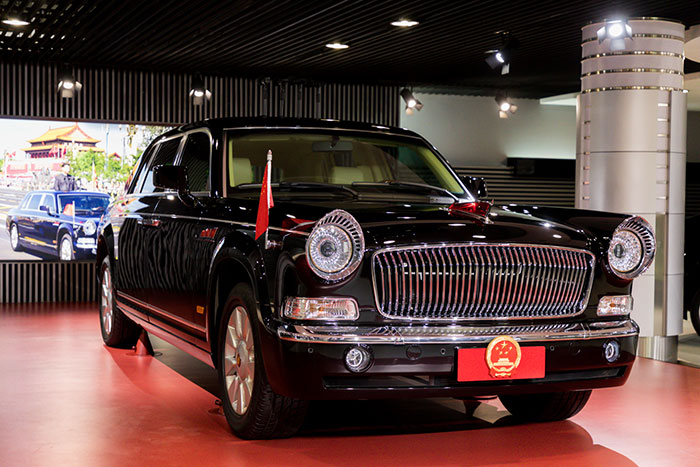 02【吉林】【原创】【中国城市榜微博】“特色产业看中国——探访长春汽车产业”采访团走进中国一汽红旗文化展馆 看红旗汽车历史