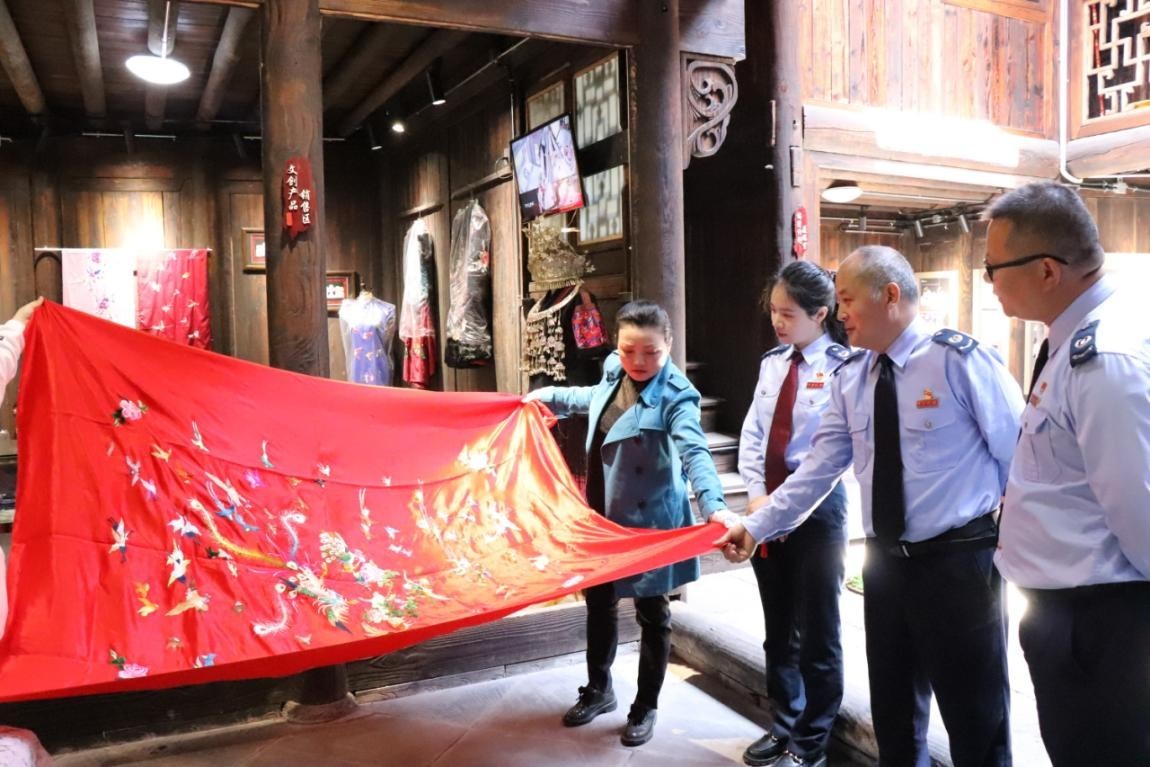 便民春风拂仁城 惠企利民暖万家——碧江区税务局深入中南门古城宣传免税减税新政