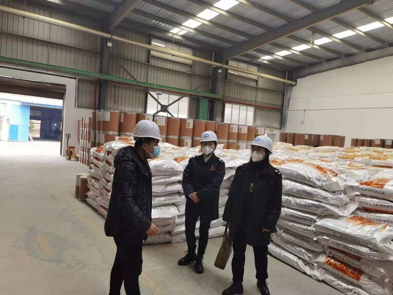 走进企业送政策 贴心服务解难题——碧江区税务局为企业发展添动力