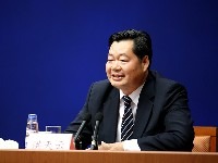 国务院扶贫办副主任洪天云回答记者提问
