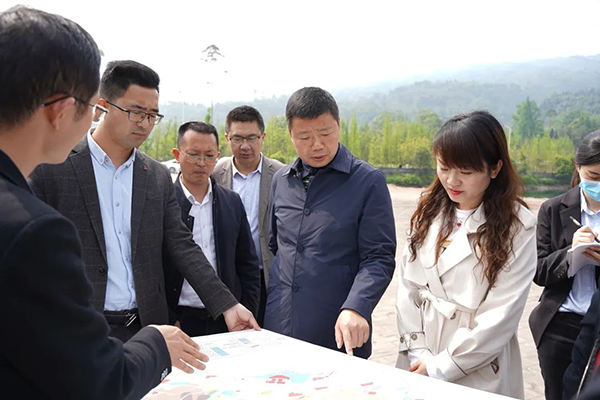雅安市雨城区委书记冯俊涛坚持规划引领高质量高标准推进文教新城建设
