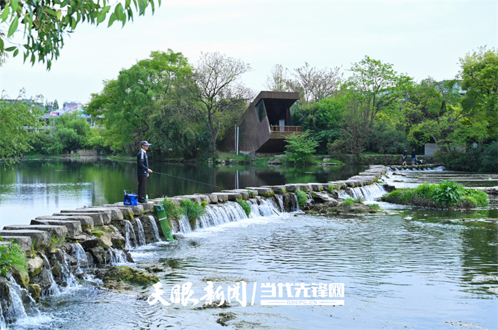 （中首）贵阳花溪十里河滩：人间最美四月天 踏青游玩正当时