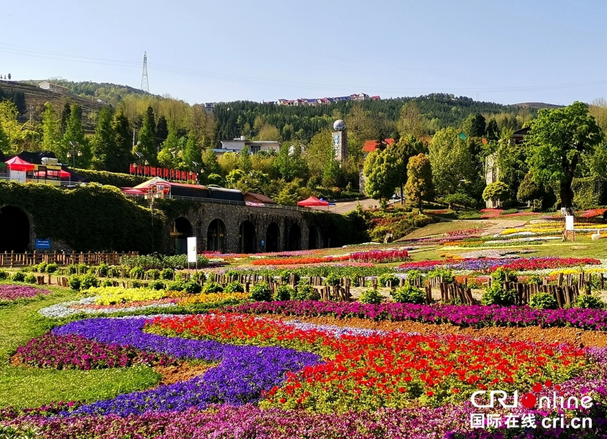 Liupanshui, Guizhou: Sea of Flowers with Picturesque Scenery_fororder_3