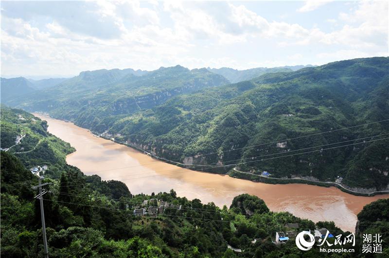 湖北宜昌：夏日西陵峡 风景美如画