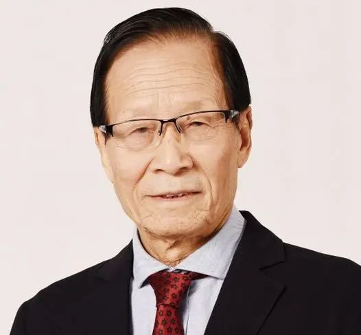 王本中 国家教育咨询委员会委员,北京圣陶教育发展与创新研究院院长