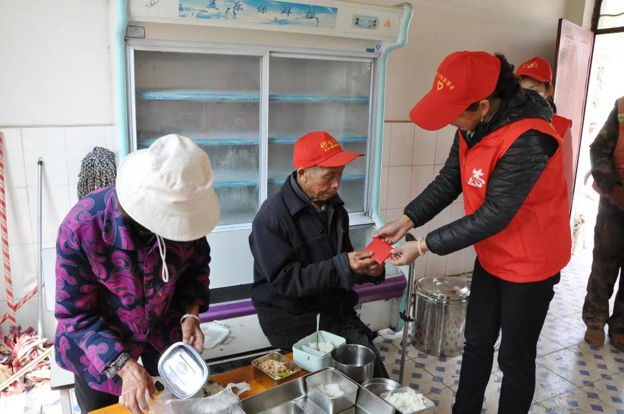 云南安宁：群众点赞“就近办”改革_fororder_22