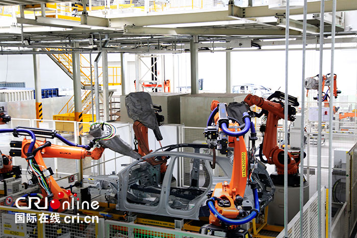 02【吉林】【原创】【译德语发Facebook】“特色产业看中国——探访长春汽车产业”采访团走进一汽-大众长春奥迪Q工厂