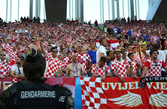 法国安保终正名!挫败克罗地亚足球流氓袭击计划 法国安保终正名!挫败克罗地亚足球流氓袭击计划