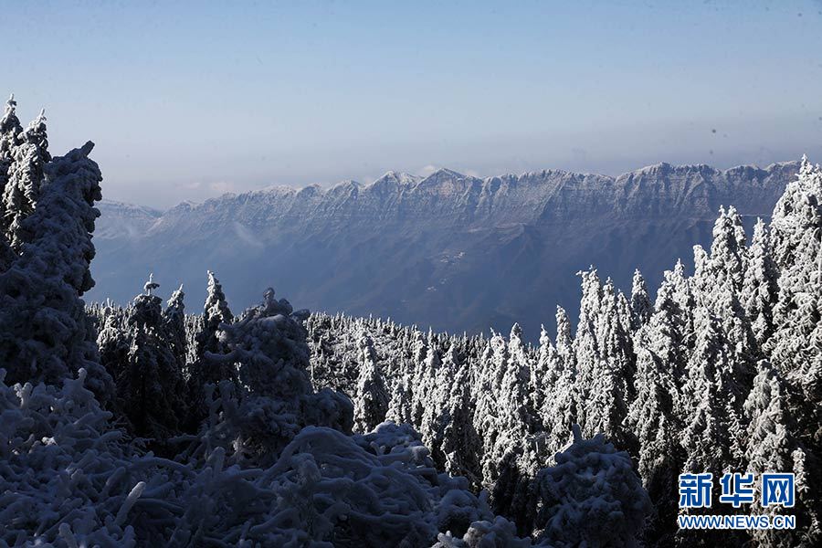 重庆黔江：雪山放晴入画来