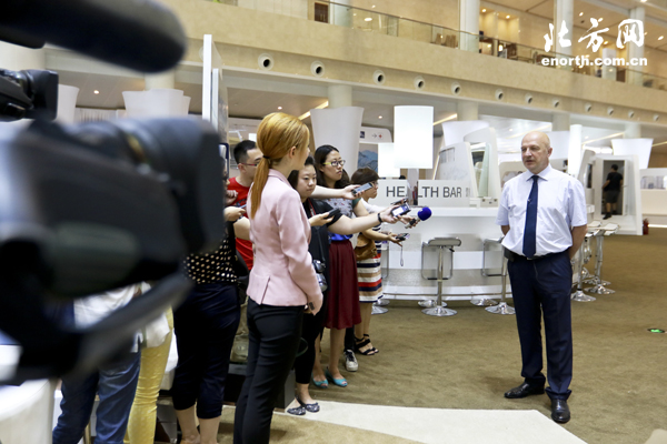 中央外宣媒體團採訪夏季達沃斯籌備工作