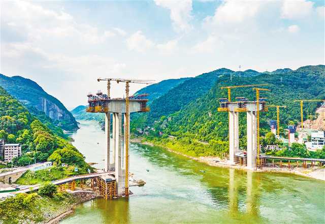【城市远洋】重庆：观音峡嘉陵江特大桥进入主跨悬浇段施工