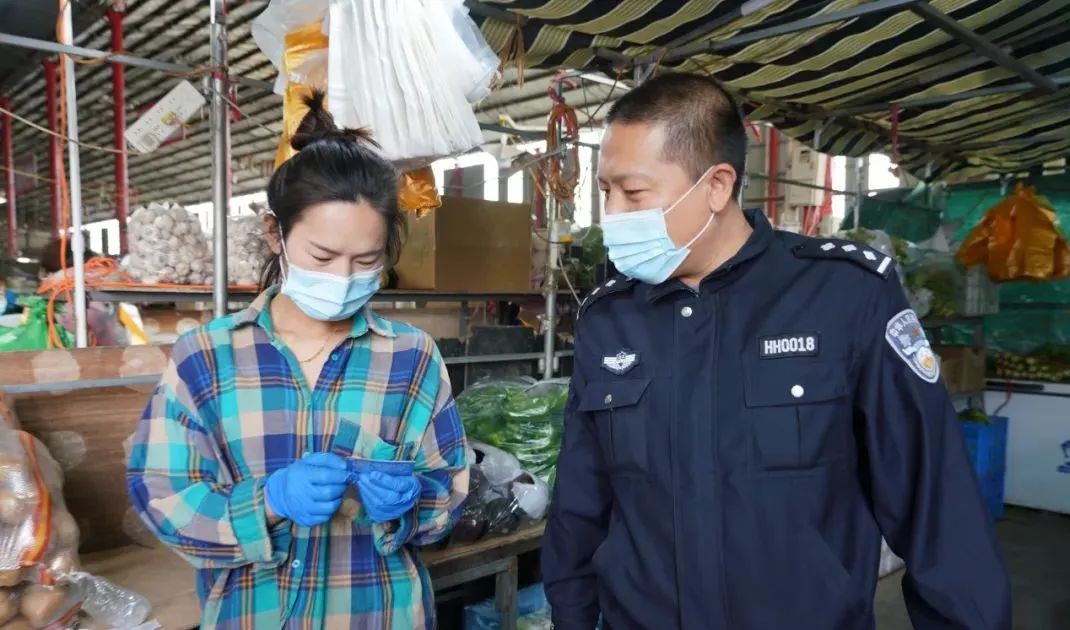 （原创）沧州市黄骅警方：发放警民“联系卡”，奏响平安“和谐曲”_fororder_1