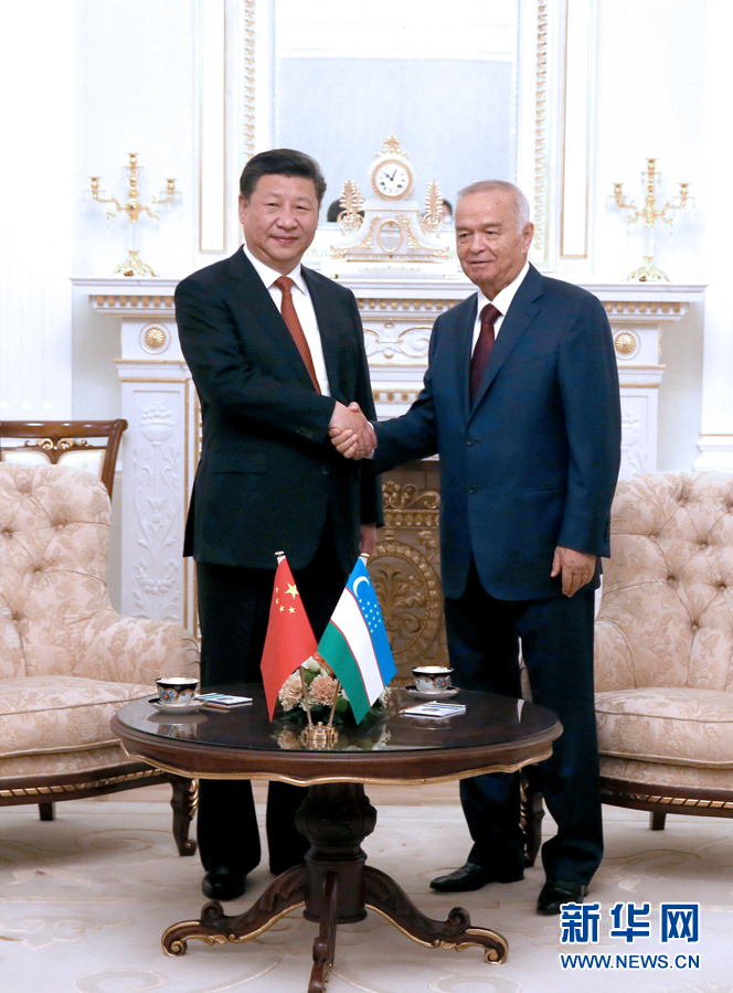 习近平同乌兹别克斯坦总统卡里莫夫举行会谈