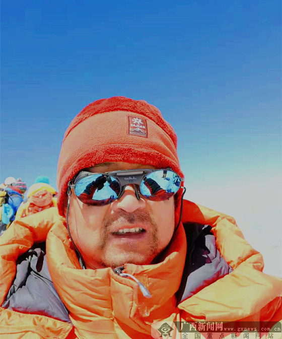 [焦点图、旅游文体]广西登山健将刘政成功登顶南美洲最高峰