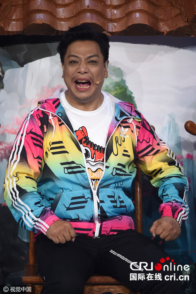 "如花"李健仁上综艺节目 现场吃青椒表演挖鼻孔