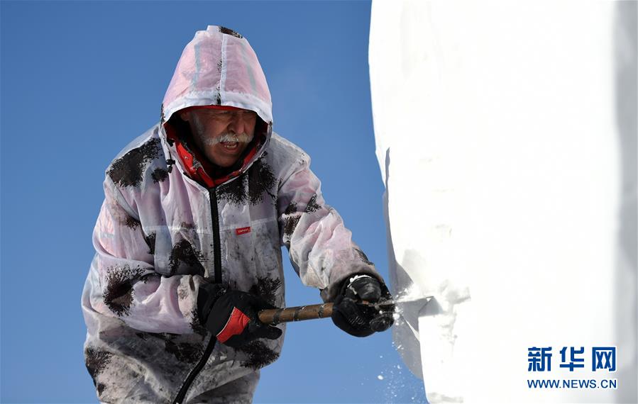 哈爾濱：國際雪雕比賽中的“嚴寒鬥士”