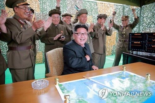 朝鲜称中远程战略弹道火箭成功试射