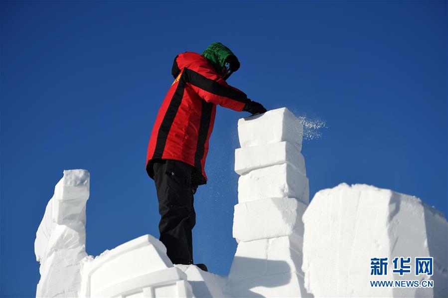 哈爾濱：國際雪雕比賽中的“嚴寒鬥士”
