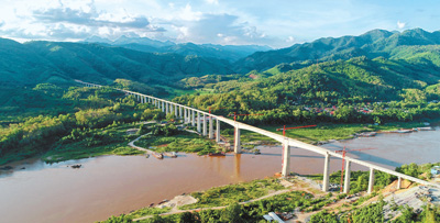 中老鐵路兩座跨湄公河特大橋架梁全部完成