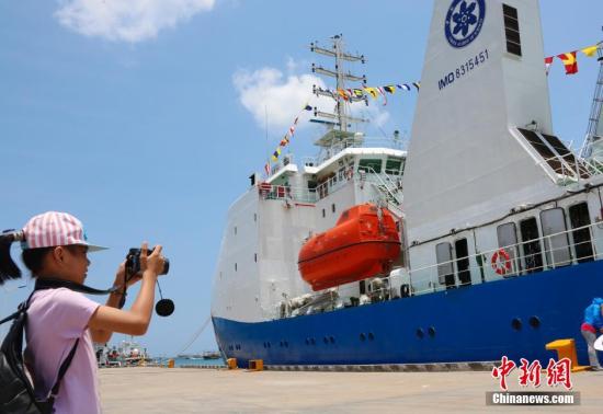 “探索一号”三亚启航执行首次深海装备海试及科考航次