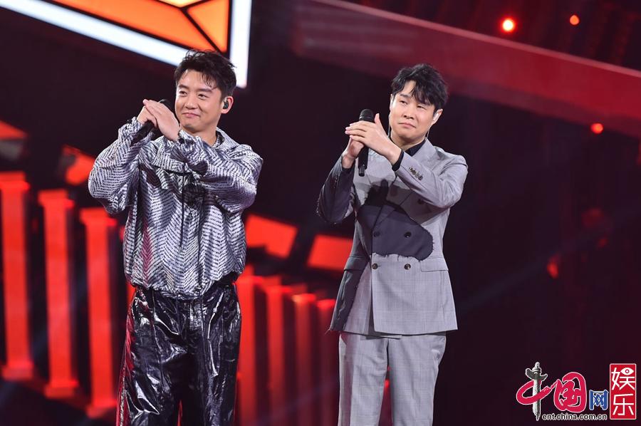 北京卫视《跨界歌王》郑恺小沈阳挑战魔性改编嗨翻全场