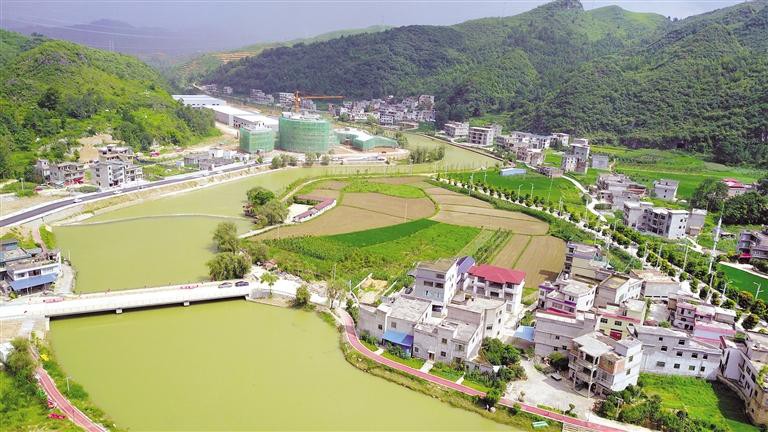 （中首）瀑乡安顺：沃野阡陌间 生态美家园_fororder_48d13721-3e7f-4453-814e-1bb7ef8551cc