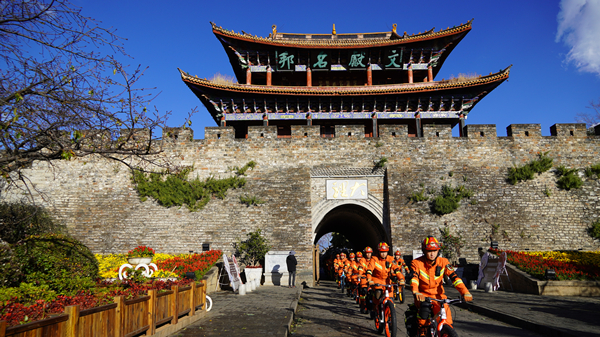 云南大理“橙色奇兵”_fororder_1 (2)