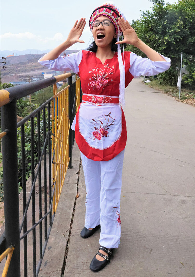 中国梦 劳动美｜罗春丽：_fororder_31，罗春丽是云南大理人，这是穿上白族服饰的罗春丽。