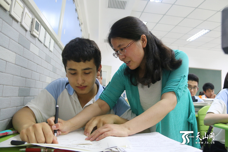 北京教师李玲：愿意一辈子教新疆孩子