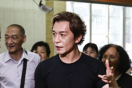 独家:李咏接棒华少出任《2016好声音》主持