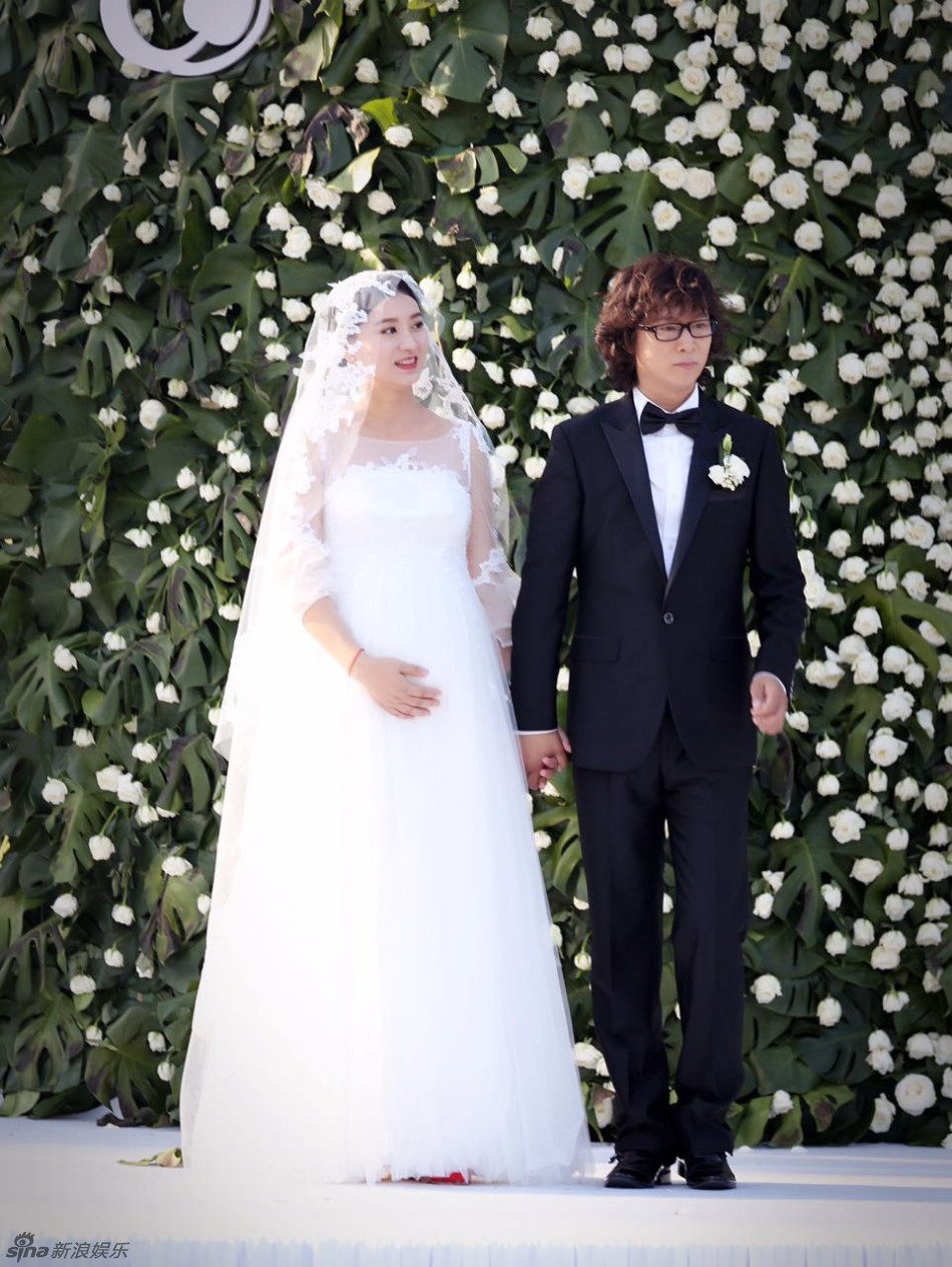 《甄嬛传》斓曦挺5月孕肚大婚 郑晓龙证婚