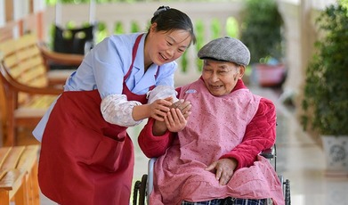 中国梦 劳动美｜蒲玉：最美养老护理员 用真情暖人心