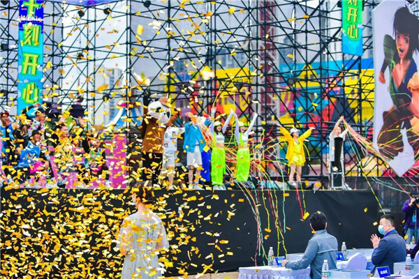 武汉欢乐谷十年迎客3000万人次 下个十年将再“造”一个欢乐谷_fororder_04