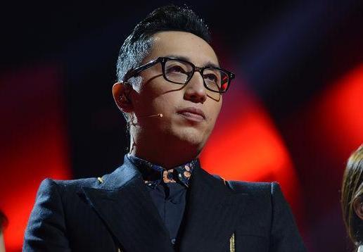 李咏接棒好声音主持 揭秘华少退出内幕：与报酬有关?