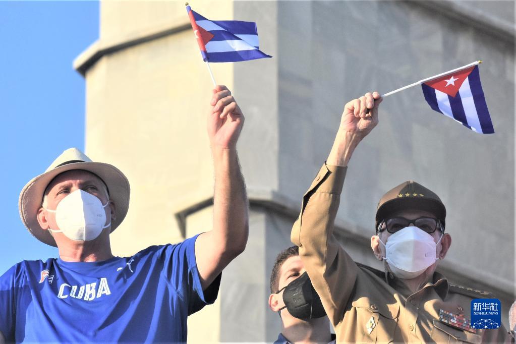 古巴举行“五一”集会游行反对美国制裁