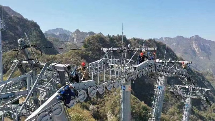 “索道醫生”高空巡檢 “雲巔之上”守護安全_fororder_WechatIMG1961