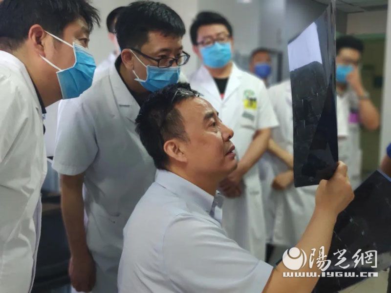 国际著名脊柱外科专家陶惠人教授8月1日到大兴医院坐诊